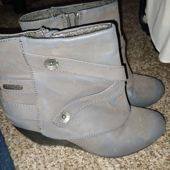 Boots - Picture 1 of 4
